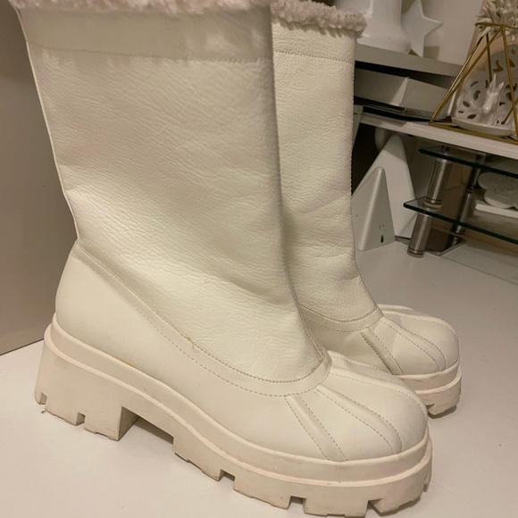 Asos gorgeous non-slip cozy boots in great conditions - Picture 1 of 9